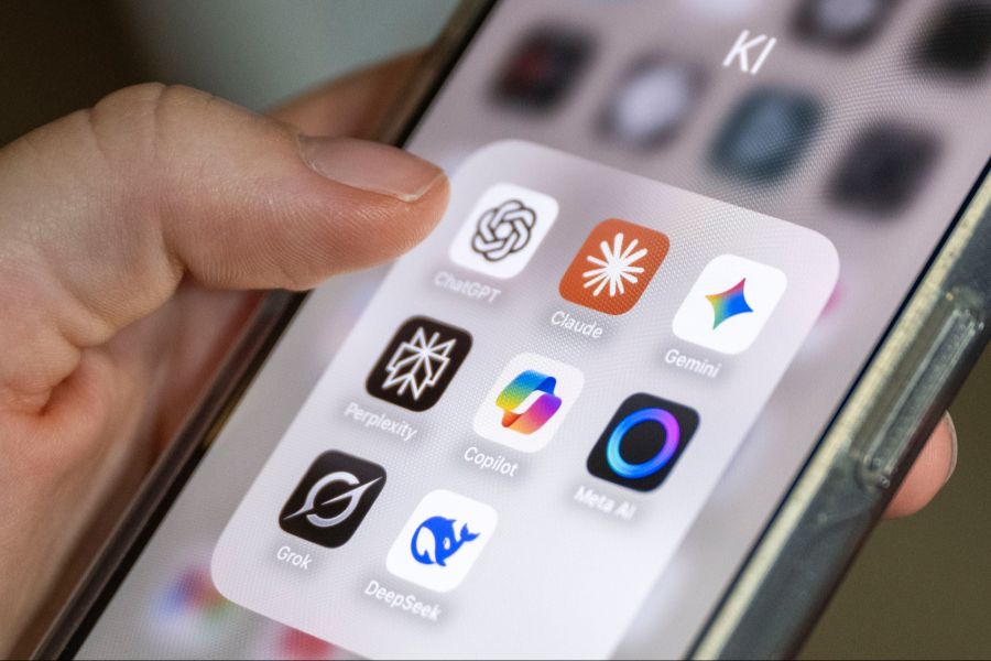 Er habe Emily mithilfe von KI erstellt, erzählt er. Die Videos erreichten Millionen Aufrufe.