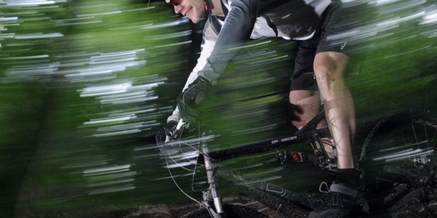 Im Thurgau sollen künftig Bussen für Mountainbiker im Wald ausgesprochen werden können. (Symbolbild)