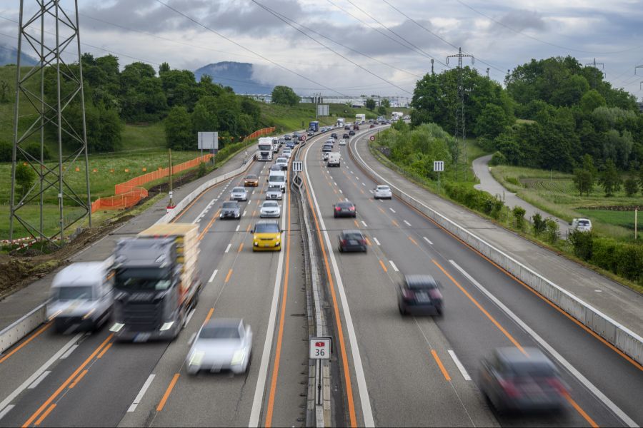 Seine Temposünde auf der A1 überrascht den US-Amerikaner – er vermutet, dass er nach einer Temporeduktion zu spät gebremst hat.