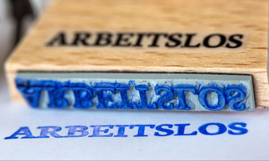 Da er seine neue Stelle eine Woche früher antrat als zunächst gedacht, erhielt er eine Woche zu lange Arbeitslosengeld. (Symbolbild)