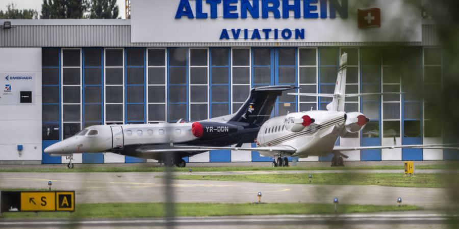 Am Flughafen Altenrhein SG herrscht während des WEF normalerweise viel Betrieb. Am Montag verhinderte der Nebel zahlreiche Landungen. (Archivbild)