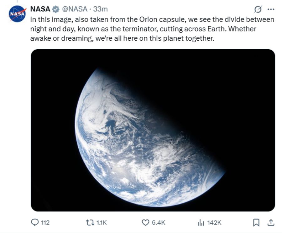 Sie zeigen die spektakuläre Aussicht der Crew.