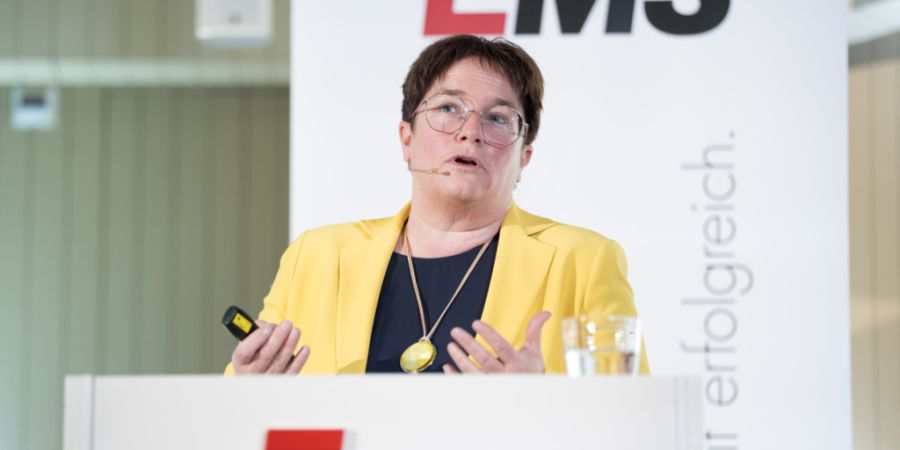 Die von Magdalena Martullo-Blocher geführte Ems-Chemie hat im ersten Quartal weniger umgesetzt, bestätigt aber die Jahresprognose. (Archivbild)