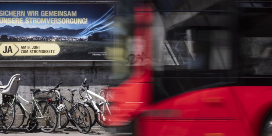 Die Elektrifizierung der Busflotte wirkt sich laut Bernmobil positiv auf die Umweltbilanz aus. (Archivbild)