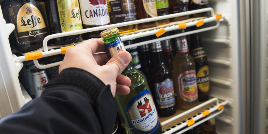 Viele Verkaufsstellen im Kanton Luzern überprüfen das Alter von jungen Alkoholkäufern nur ungenügend. (Symbobild)