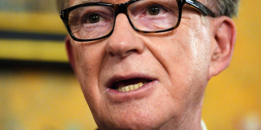 ARCHIV - Peter Mandelson, damals britischer Botschafter in den Vereinigten Staaten, spricht während eines Empfangs in der Residenz des Botschafters. Foto: Carl Court/Pool Getty Images ...