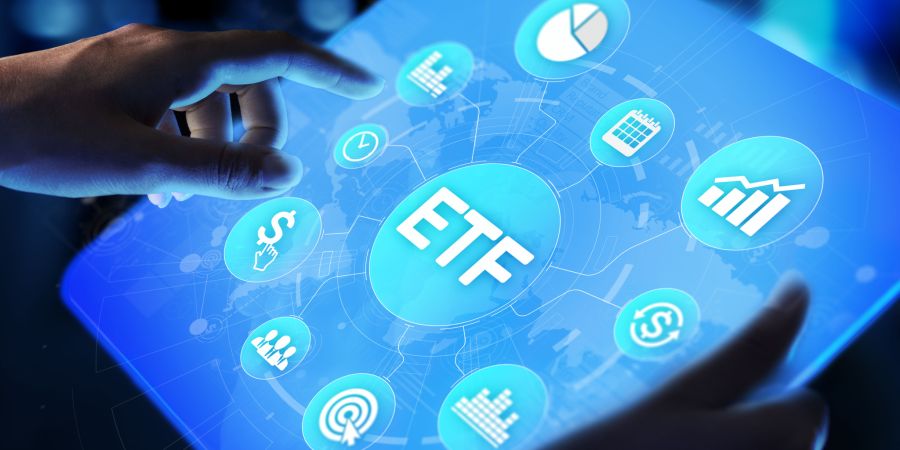 Vorsorge Oberland: Man sieht ein Tablet mit dem Schriftzug ETF.