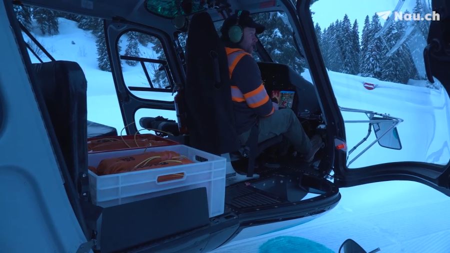 Beim Verlad der Sprengladungen ist höchste Konzentration gefragt.