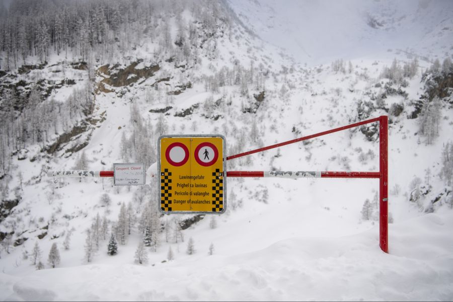 Aktuell herrschen in der Schweiz die Lawinenwarnstufen 3 «erheblich» und 4 «gross».