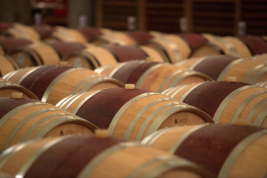 Die Fässer wurden bei einem Hersteller erworben. Dort können sie bis zu fünf Jahre gelagert und anschliessend unter anderem verkauft werden.