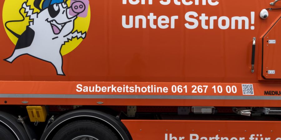 Unter anderem erfordert die Elektrifizierung der Fahrzeugflotte beim Basler Tiefbauamt Anpassungen in den Einstellhallen und Werkstätten. Das kostet mehr als ursprünglich geplant. (Ar...