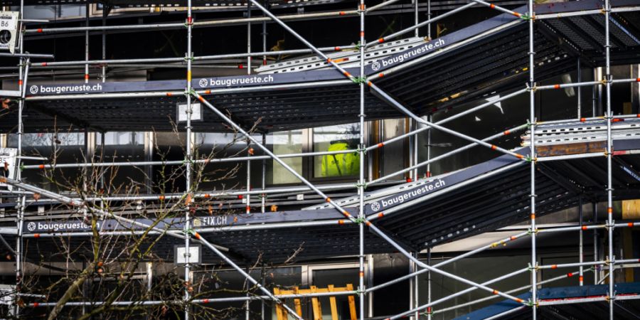 Die zuständige Kommission des Nationalrats will mit Gesetzesänderungen erreichen, dass weniger Bauvorhaben durch Einsprachen verzögert werden. (Themenbild)