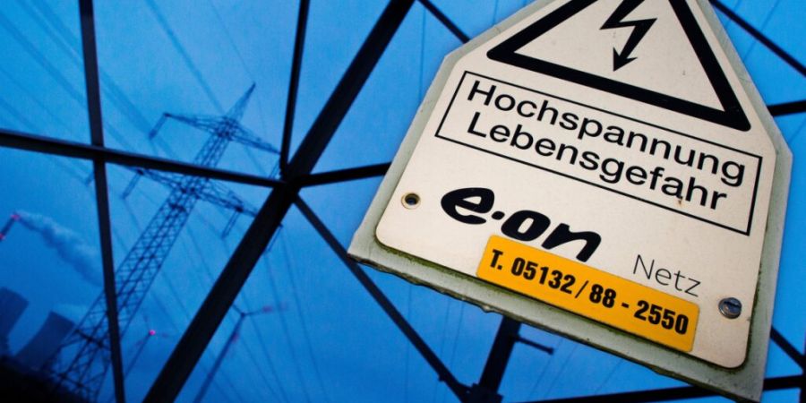 Deutschlands grösster Energiekonzern Eon hat im vergangenen Jahr weniger umgesetzt und verdient. Der Umsatz sank um 1,8 Prozent auf 78,7 Milliarden Euro. Unter dem Strich brach der Kon...