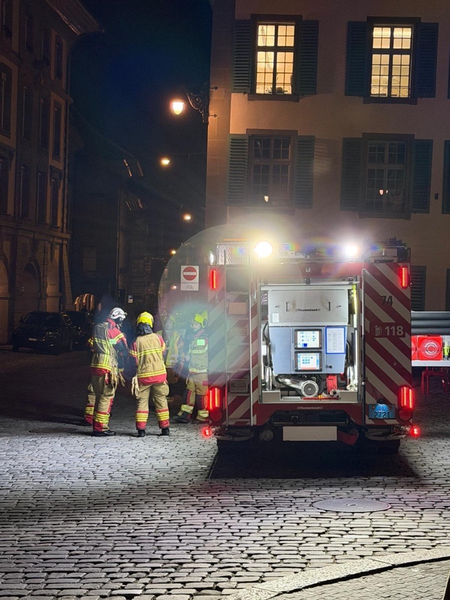 Die Gründe für den Feuerwehreinsatz sind bisher noch nicht bekannt.