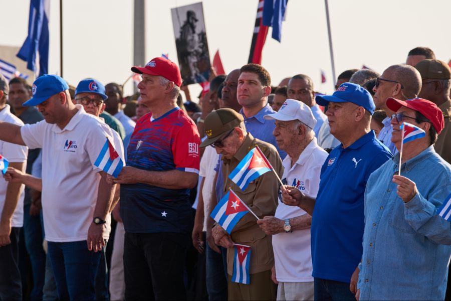 Demonstration in Havanna am 01. Mai. Mit dabei auch Präsident Díaz-Canel.