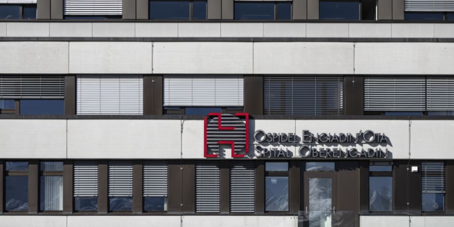 Das Spital Oberengadin in Samedan erhält einen neuen Leistungsauftrag vom Kanton. (Archivbild)