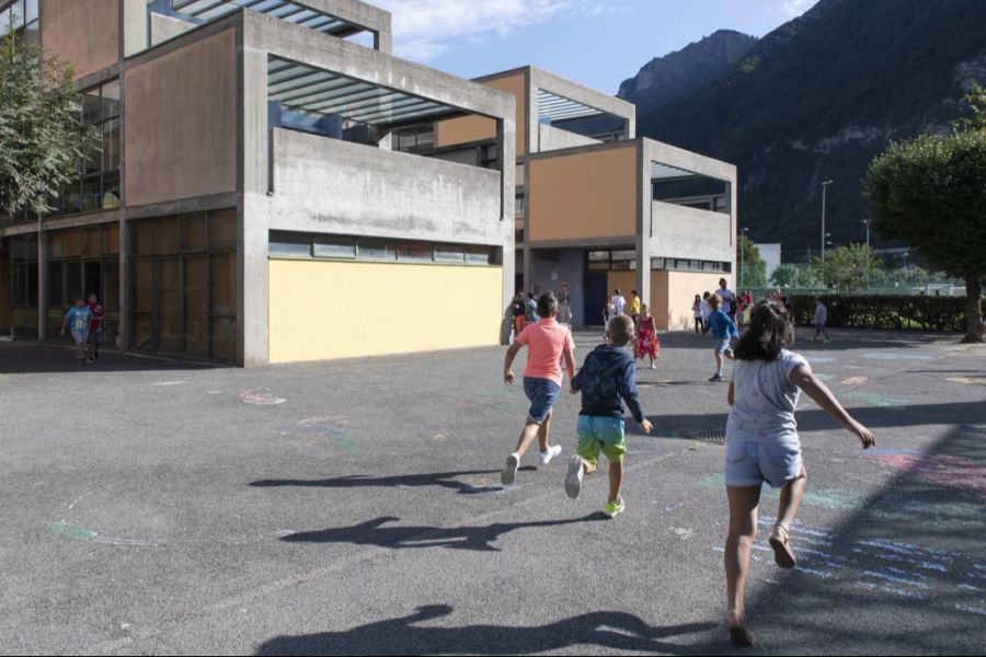 Die Primarschule in Birmensdorf ZH wollte in einem Pilotprojekt ihre Schülerinnen und Schüler mit einem Armband überwachen. (Symbolbild)