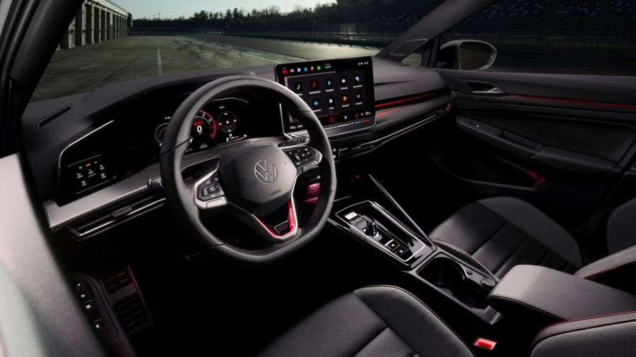 Voller technischer Raffinessen: das Interieur des VW Golf GTI Clubsport.