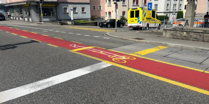 Mittelschwer verletzt - Unfall zwischen Auto und E-Bike in St. Gallen