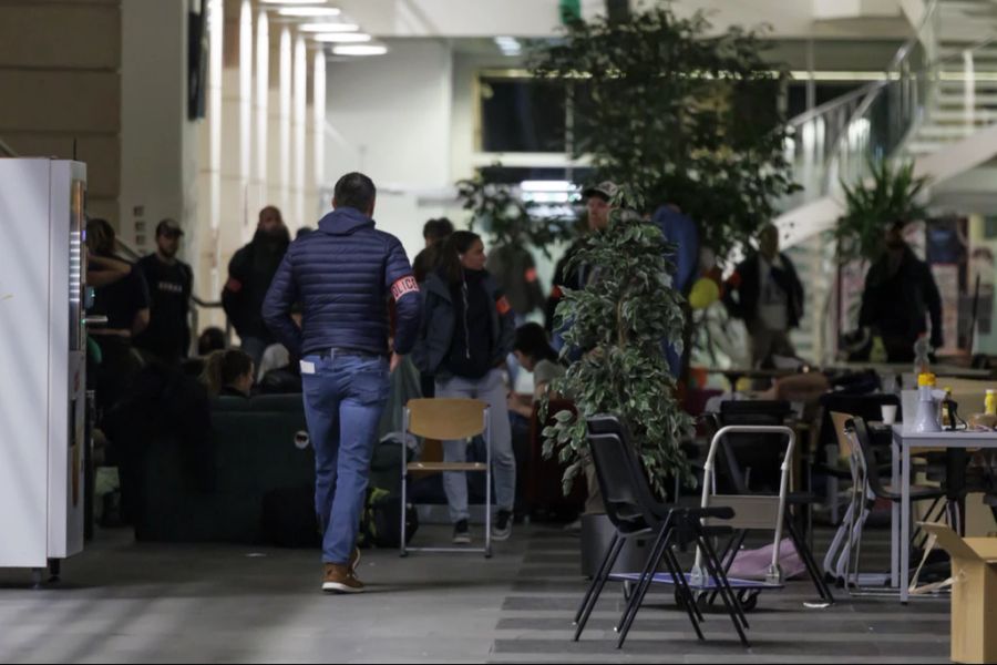 Am Dienstagmorgen löste die Polizei die Pro-Palästina-Proteste an der Universität Genf auf.