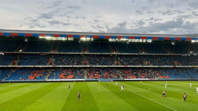 Der St. Jakob-Park in Basel ist nur mässig gefüllt. FC Basel