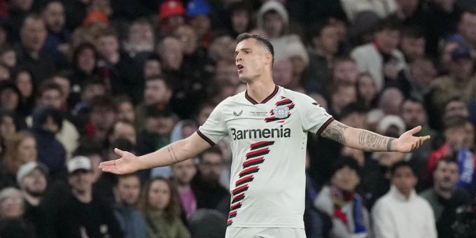 Granit Xhaka gestikuliert während dem Final der Europa League. Granit Xhaka