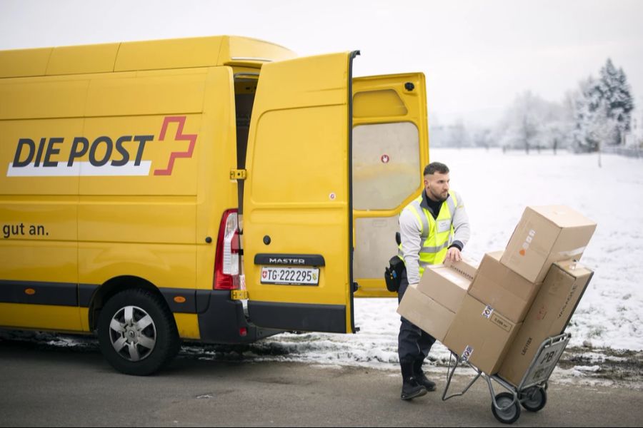 Doch einige Päckli sind zu gross und können nicht im Briefkasten deponiert werden.