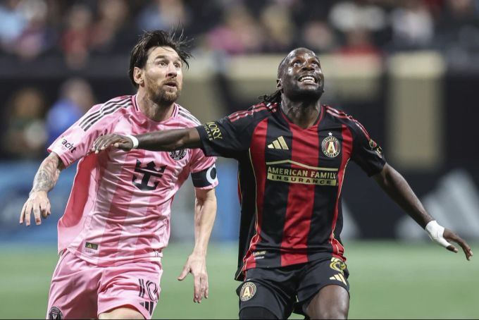 Lionel Messi verletzt sich im Spiel mit Inter Miami gegen Atlanta. Lionel Messi