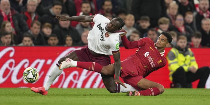 Michail Antonio (links) ist Rekordtoschütze von West Ham aus der Premier League. Premier League