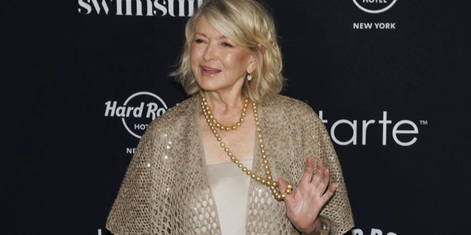 Martha Stewart ist jetzt plötzlich komplett faltenlos! Martha Stewart