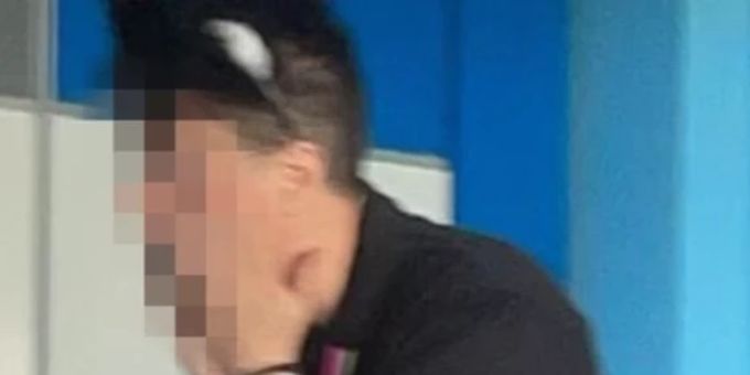 Eine Lehrerin wurde in Australien gefeuert, weil sie sich im Klassenzimmer wie eine Katze verhielt. Katze Lehrerin