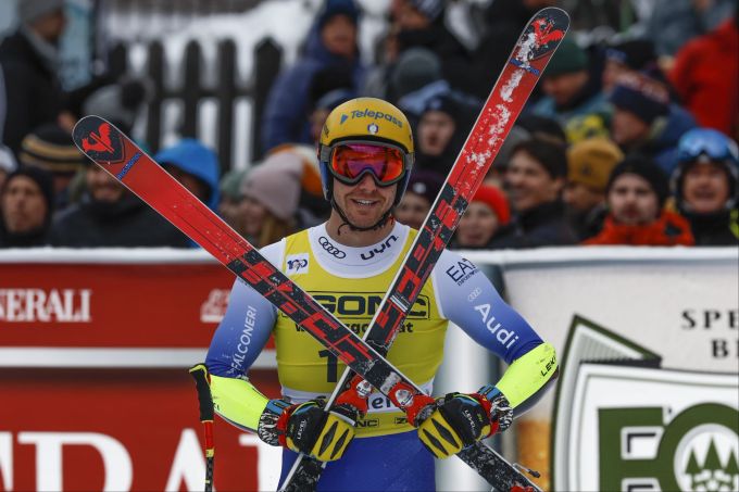 Mattia Casse zeigt im Super-G auf der Saslong eine fehlerfreie Fahrt und lässt auch Marco Odermatt hinter sich. Mattia Casse marco odermatt