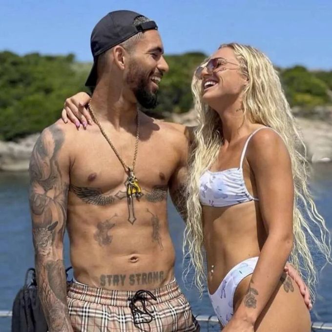 Dieses und weitere Bilder von Alisha Lehmann und Douglas Luiz wurden gelöscht. Alisha Lehmann