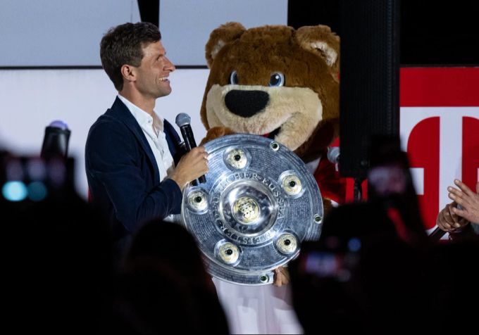 Thomas Müller holt mit Bayern München zwölf Meisterschalen – kommt zum Abschied eine Dreizehnte dazu? Bayern München