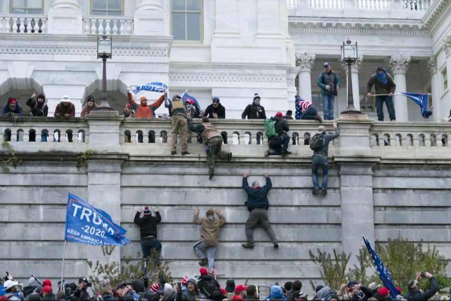 Donald Trump hat fast alle verurteilte Kapitol-Stürmer begnadigt. Am 6. Januar 2021 hatten sie versucht, das Kapitol zu stürmen oder dazu aufgerufen.