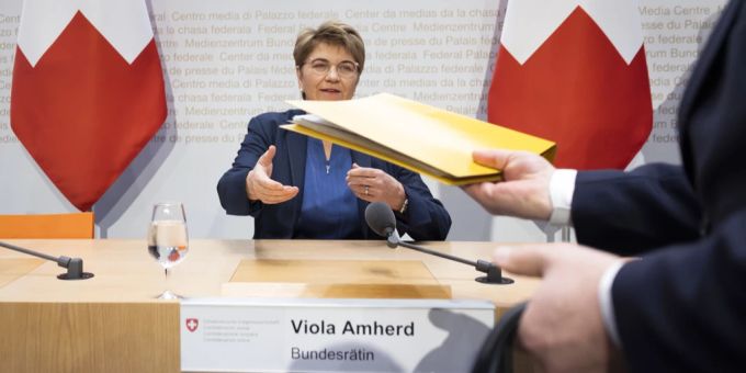 Viola Amherd hat ihren Rücktritt bekanntgegeben. Amherd