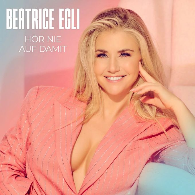 Beatrice Egli lässt auf ihrem neuen CD-Cover tief blicken. Beatrice Egli