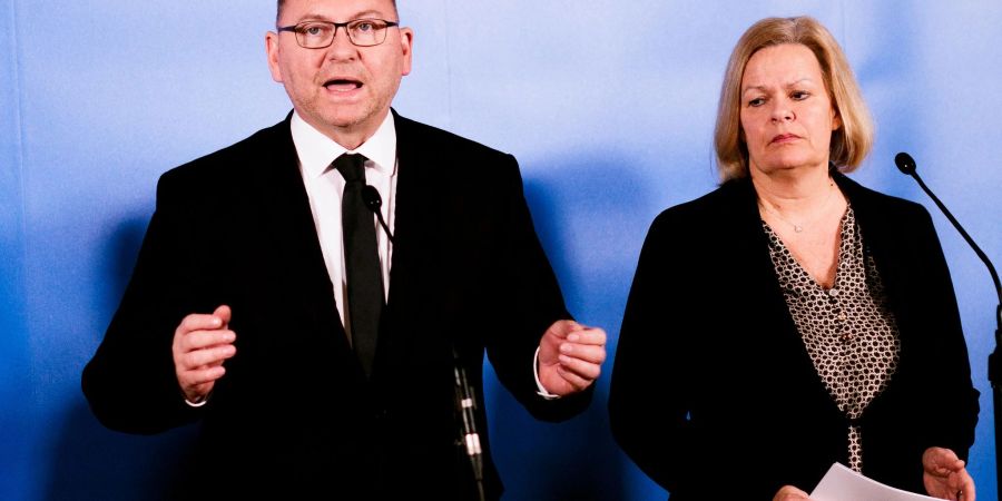 Die Gewerkschaften Verdi und dbb verhandeln für die Beschäftigten mit Bund und Kommunen. (Archivbild)