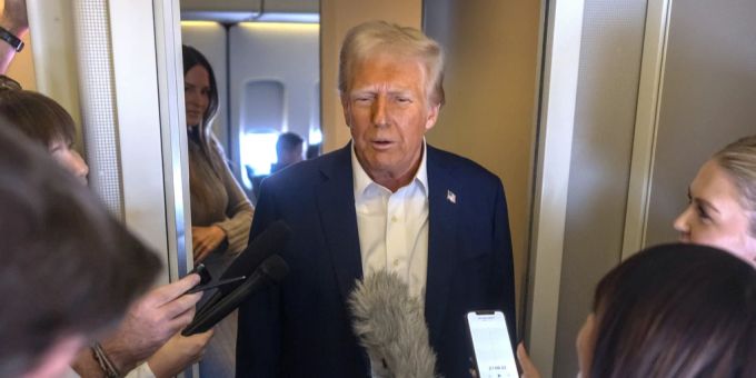 Las Vegas - Trump scherzt über dritte Amtszeit und sorgt für Kontroversen