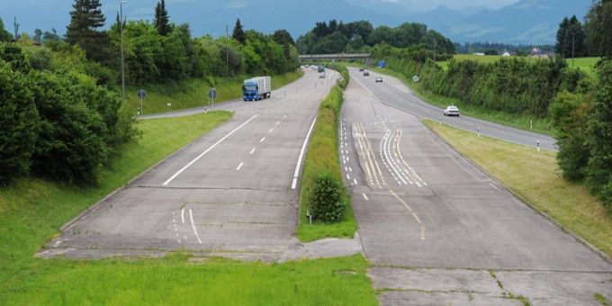 Das Ende der Oberlandautobahn A53 im Kreisel Betzholz bei Hinwil, aufgenommen. (Archivbild) Oberlandautobahn