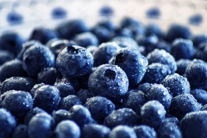 Beeren bleiben länger frisch, wenn sie luftdicht verpackt werden. Blaubeeren