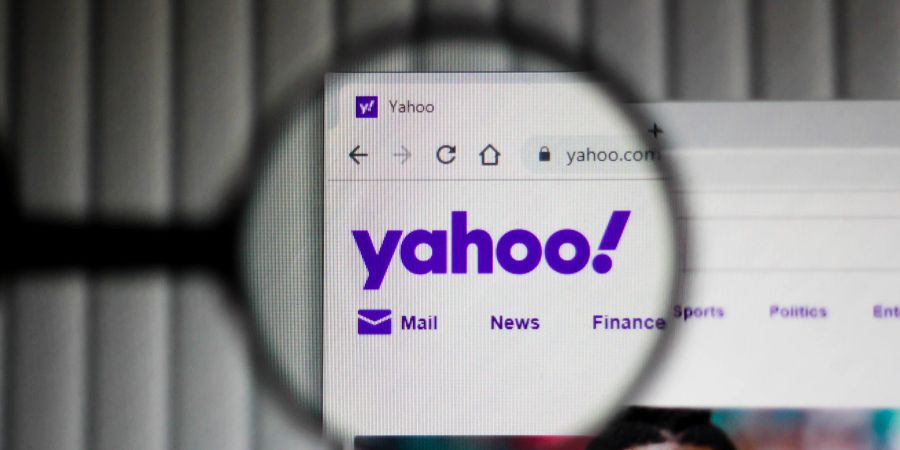 Yahoo-Logo durch die Lupe vergrössert
