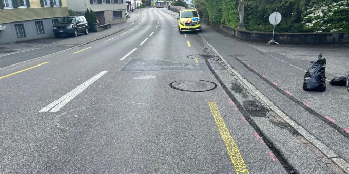 Uznach SG - E-Bike-Fahrer (84) nach Sturz ins Spital geflogen