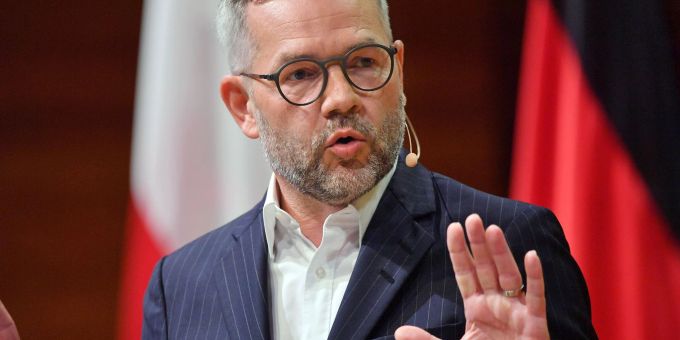 «Ich will immer noch mal daran erinnern, nicht von Israel geht Aggression aus, sondern von Hamas-Terroristen»: Michael Roth. «Ich will immer noch mal daran erinnern, nicht von Israel geht Aggression aus, sondern von Hamas-Terroristen»: Michael Roth.