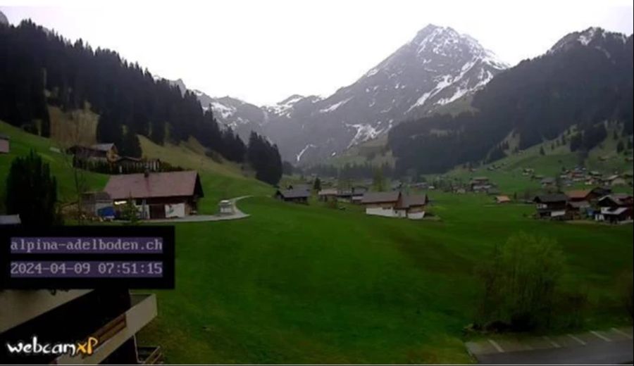 Heute morgen um 7:45 Uhr war Adelboden noch ganz grün.