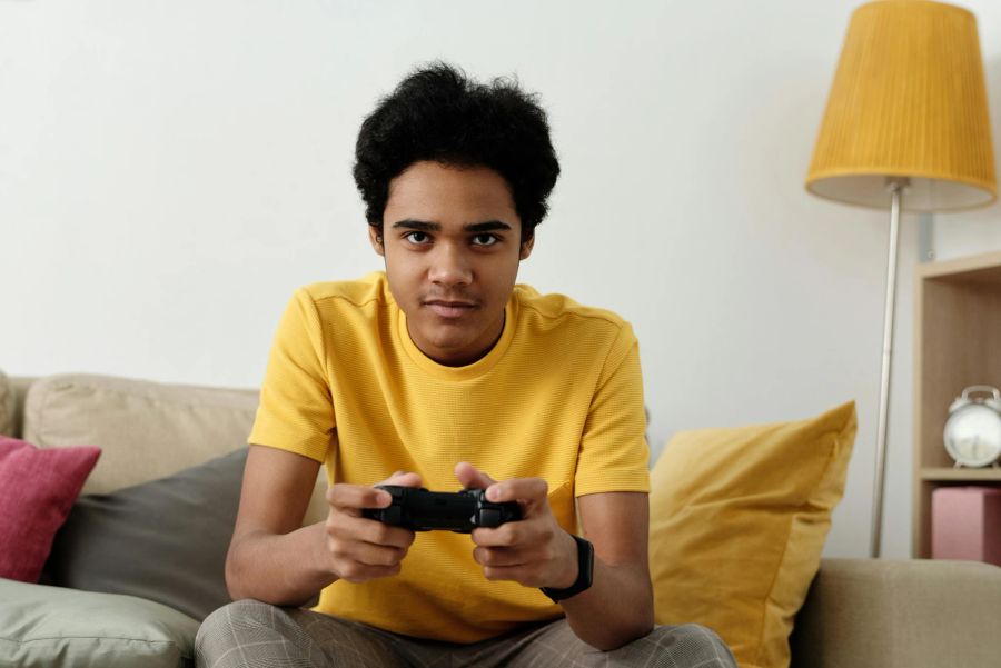 Gerade die Jungs unterhalten sich mit Videospielen und Pornografie: «Sie ziehen sich derweil aus der realen Welt zurück.»