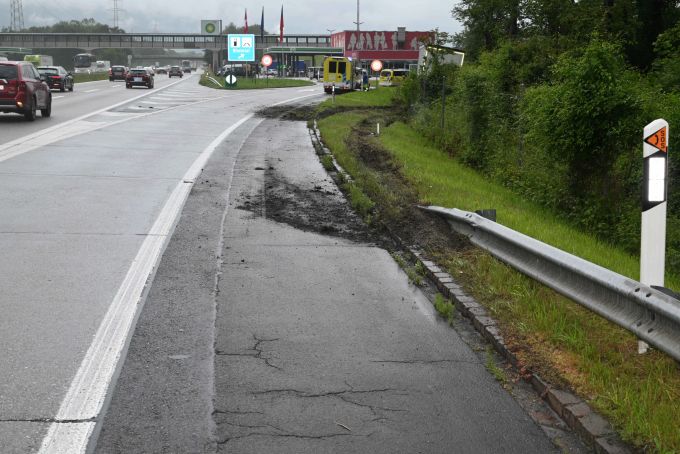 Der Fahrer wurde leicht verletzt. leicht verletzt