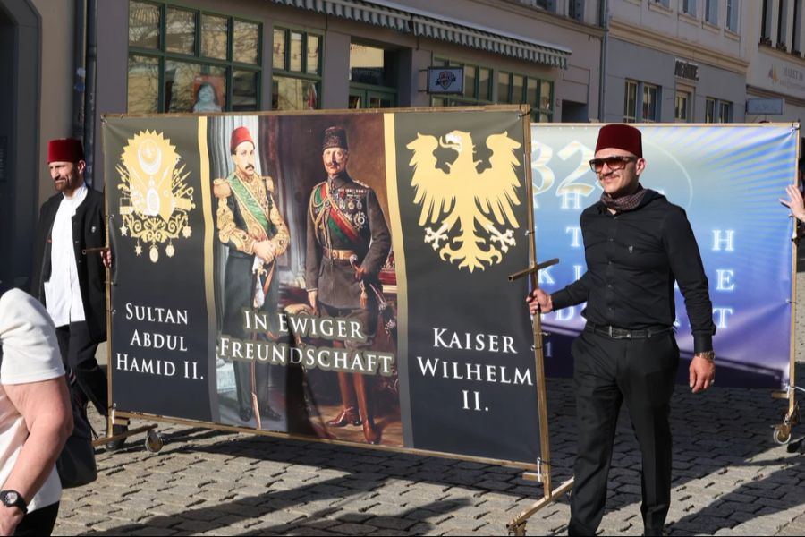 Die Reichsbürger-Szene wünscht sich die absolutistischen Monarchien in Europa wieder zurück. (Symbolbild)