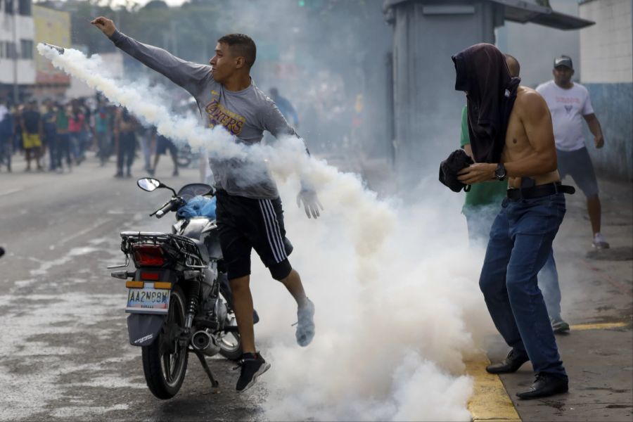 Maduro braucht angesichts der Krawalle Schutz.