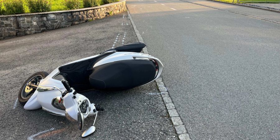 Selbstunfall von Motorradfahrer.